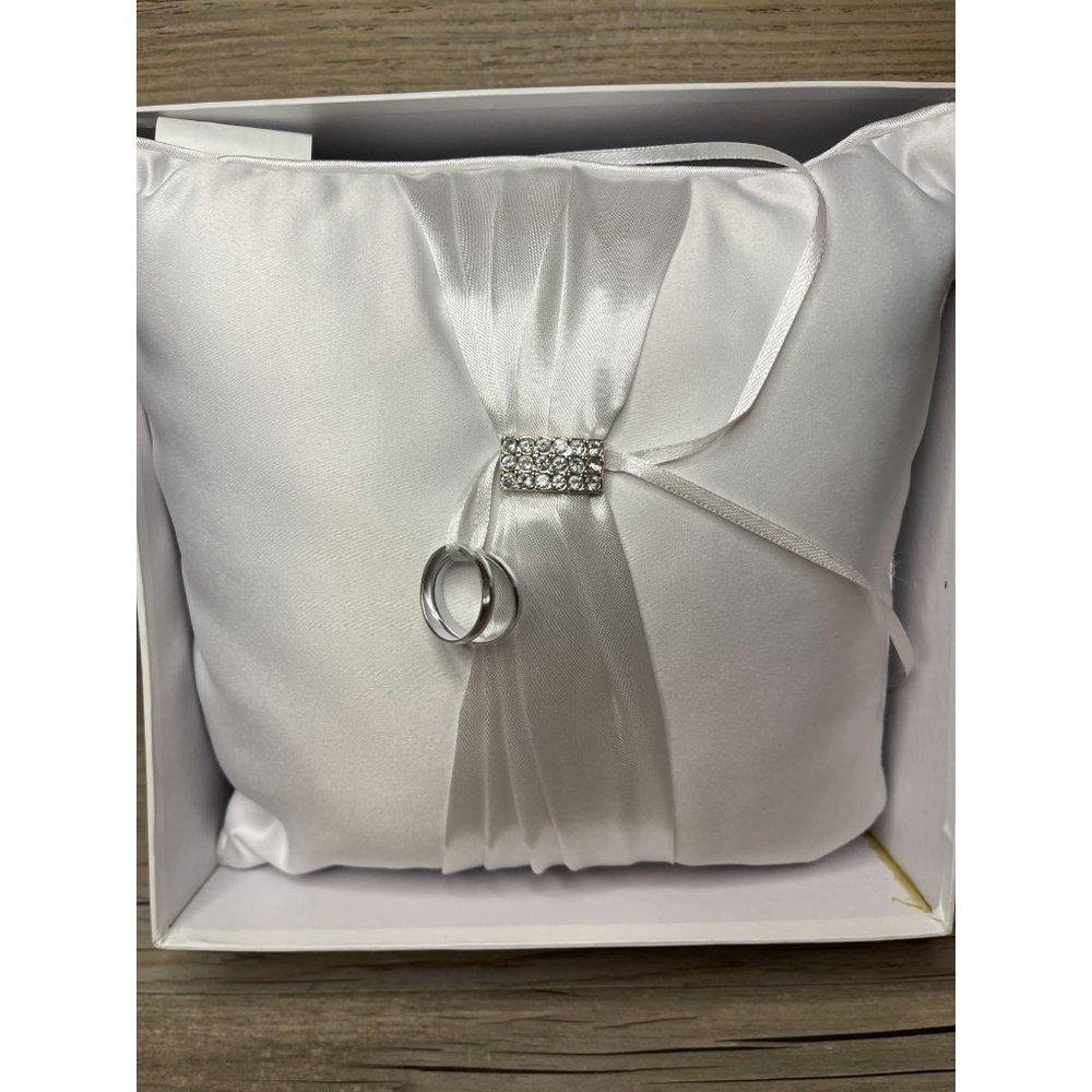 Lillian Rose 8-Inch Ring Bearer Diamond Jewel White Ring Pillow
